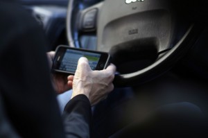 Can texting commit you to a contract? Can you sign a contract by text message?